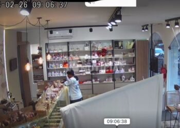 Robó un celular en el centro, lo detuvo la policía, pero ya lo había vendido