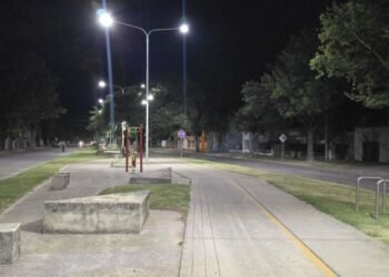 Continúa el recambio de luminarias LED en espacios verdes e instituciones educativas