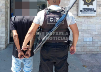 Villa Rosas: un delincuente sorprendió a una mujer en su vivienda y robó varios elementos