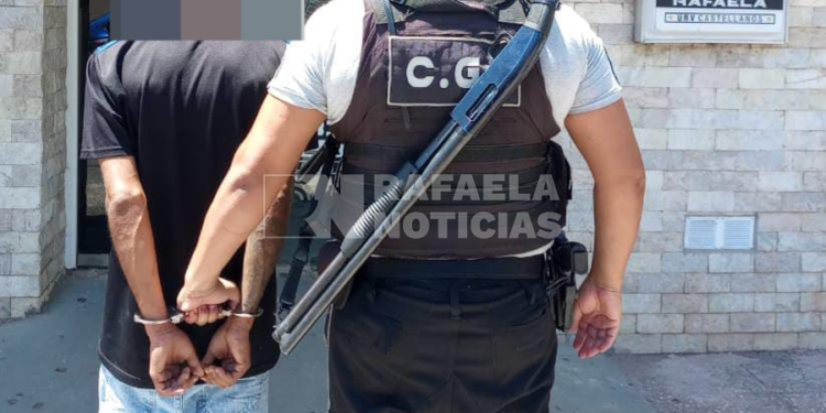 Villa Rosas: un delincuente sorprendió a una mujer en su vivienda y robó varios elementos