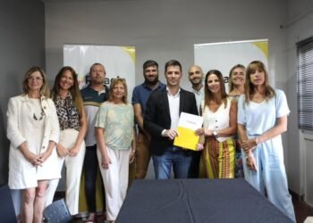 Familias que acceden a su primera vivienda social, podrán escriturar a un costo reducido