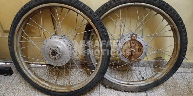 Recuperaron dos ruedas de moto en barrio Güemes
