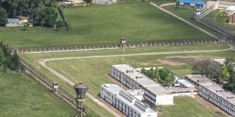 Droga, celulares y armas: el escándalo que sacudió la cárcel de Las Flores