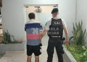 Intentó llevarse una moto y se escondió en el techo: fue detenido