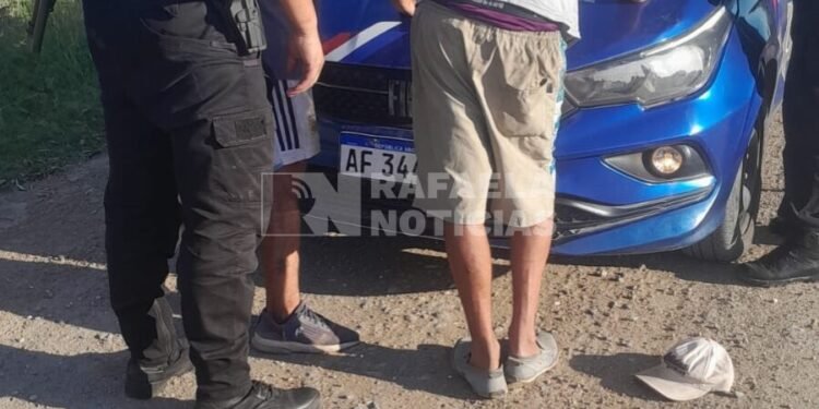 Fueron detenidos mientras transportaban una consola de música robada