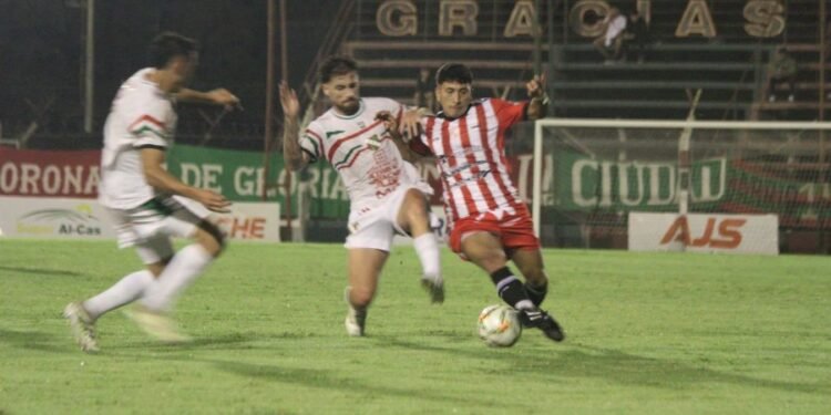 Sportivo Las Parejas, verdugo de equipos rafaelinos, no perdonó al «9»