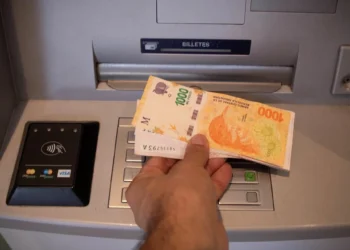 Se encarecerá sacar dinero en los cajeros automáticos