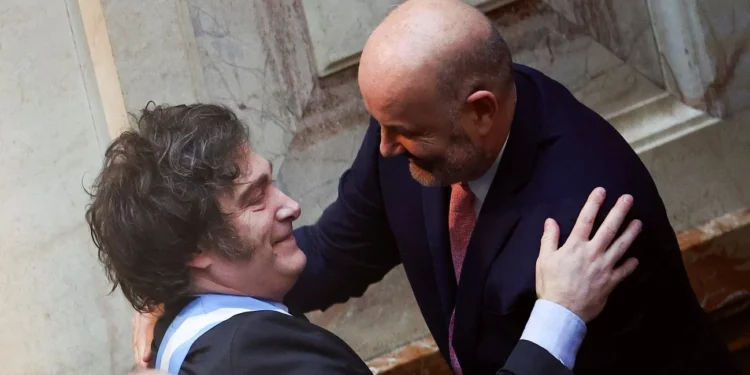 El Gobierno nacional ofrece incentivos salariales a funcionarios que reduzcan personal