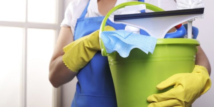 Empleadas domésticas: nuevos salarios y aumentos desde marzo