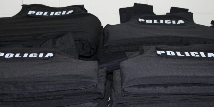 Provincia adquiere chalecos antipunzantes para el Servicio Penitenciario