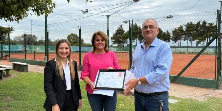 Calvo visitó la instalaciones del Aero Club Rafaela en marco de las celebraciones por su centenario