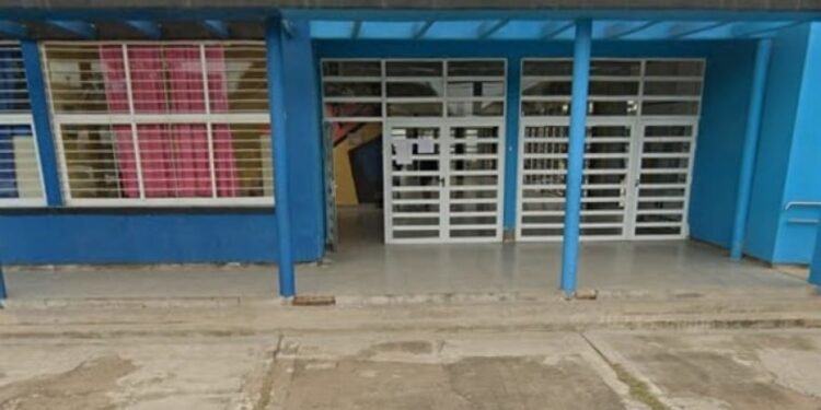 Padres de la escuela del barrio San José reclaman por horas de Inglés y Tecnología