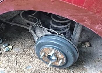 Robo en un taller mecánico: denunció la faltante de cinco ruedas