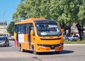 Vandalizaron un minibús mientras circulaba con pasajeros