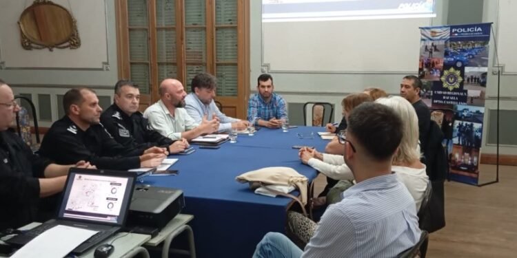 Presidentes vecinales y agentes de seguridad analizan la prevención en los barrios