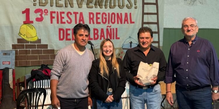 Calvo y Chivallero acompañaron a los trabajadores de la construcción en la 13ª Fiesta Regional del Albañil en Rafaela