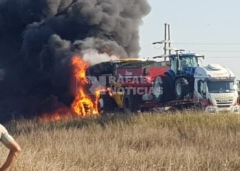 Feroz incendio en un camión que transitaba por la Ruta 34 en Rafaela