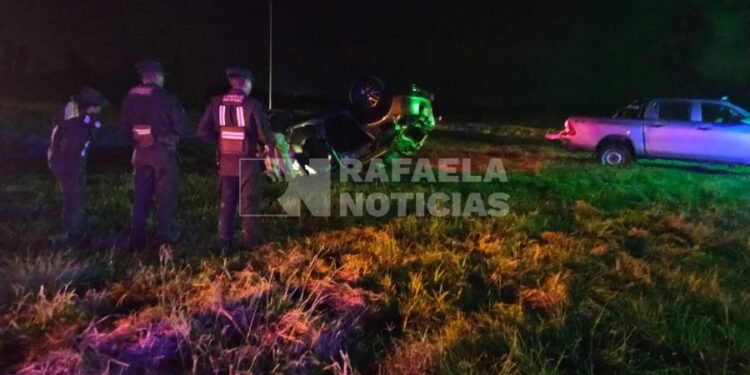 Vuelco en la rotonda de la Ruta 34: dos personas mayores terminaron heridas