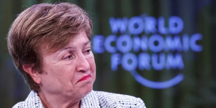 Georgieva pidió a los argentinos sacar los dólares que tienen debajo del colchón