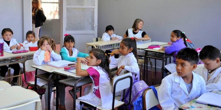¿Hay clases este viernes en Santa Fe? Esto dice el Ministerio de Educación