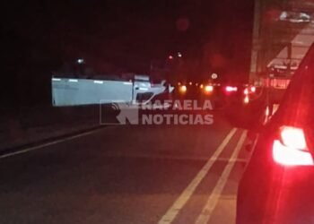 Accidente entre un camión y un auto en el cruce de las rutas 34 y 13