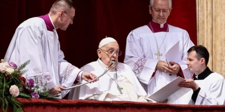 «Urbi et orbi»: el Papa participó de la misa de Pascuas en San Pedro