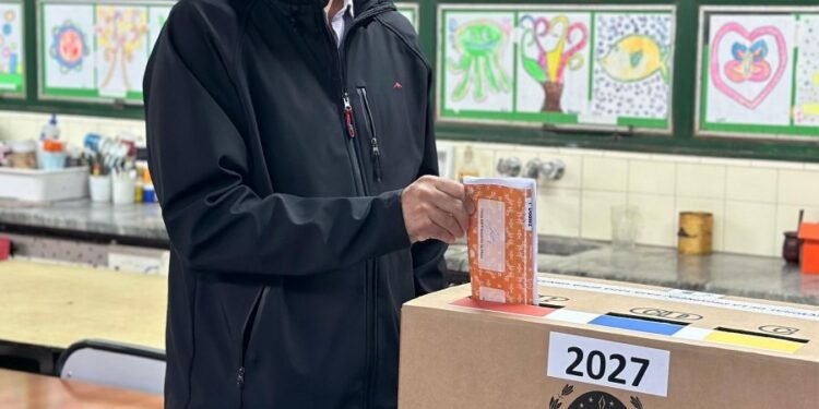 Argañaraz votó y afirmó que es una elección histórica por lo que se vota en la provincia