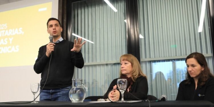 Destinan más de $42 millones en becas para estudiantes