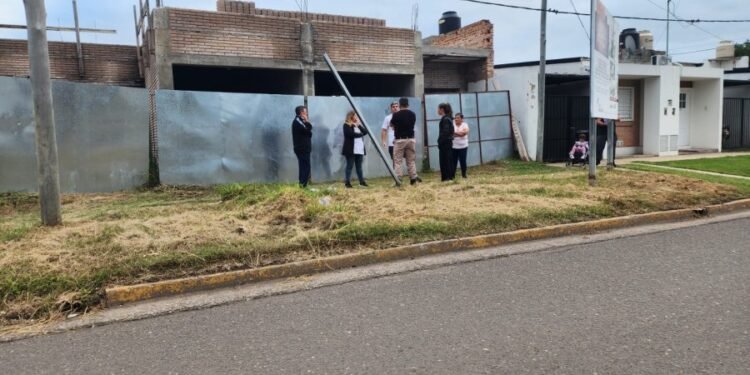 Vecinos de barrio Fasoli reclaman por una propiedad abandonada que es utilizada de «aguantadero»