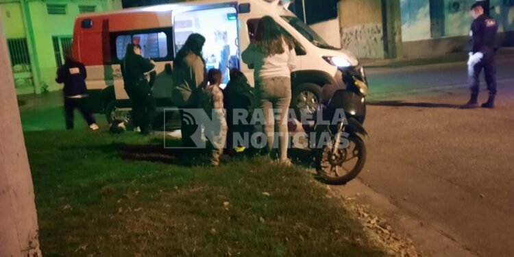 Choque de motos en Villa Dominga: dos jóvenes resultaron con lesiones leves
