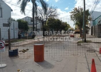 Socavón: comenzaron los trabajos en calle Tucumán