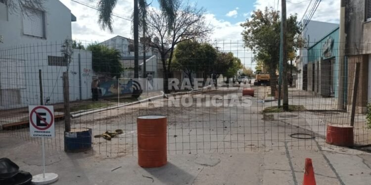 Socavón: comenzaron los trabajos en calle Tucumán
