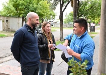 Bárbara Chivallero recorrió barrio Villa Podio