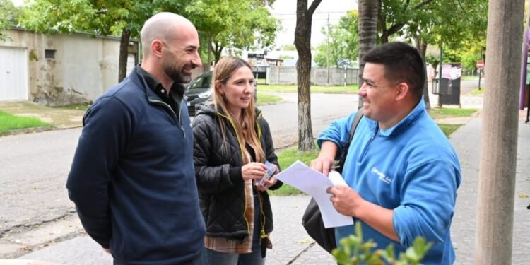 Bárbara Chivallero recorrió barrio Villa Podio