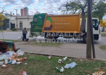Secuelas del partido de fútbol: comenzaron las tareas de limpieza en el lugar