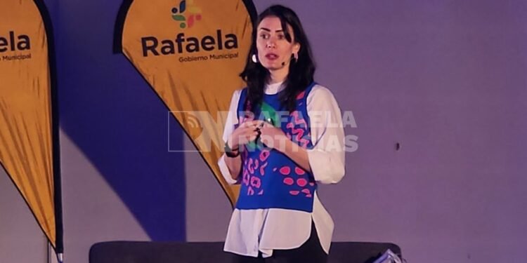 Melina Masnatta: «La inteligencia artificial ayuda, pero necesita de la inteligencia emprendedora»
