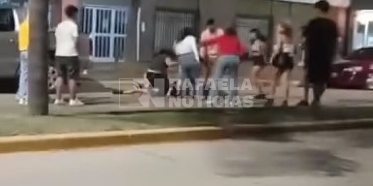 Brutal agresión a dos jóvenes a la salida de un boliche en Brinkmann