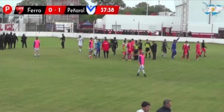 Ferro vs Peñarol: los ecos de una tarde de terror