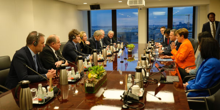 Horas decisivas con el FMI: termina la negociación de la letra chica y los números finos del acuerdo