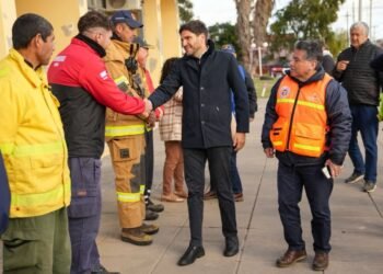 Pullaro recorrió la ciudad de Vera tras el temporal