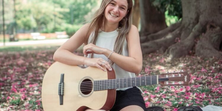 Maggie Cullen, la nueva voz del folklore y la canción latinoamericana, en Rafaela