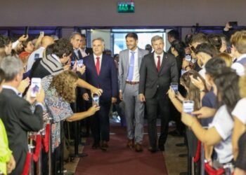 Gobernadores se reúnen en Paraná para plantear una agenda federal ante el recorte de recursos