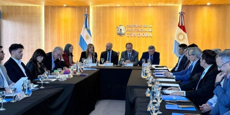 Santa Fe mostró sus puertos a Córdoba para atraer clientes y consolidarse como polo exportador