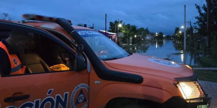 Fuerte temporal en Santa Fe: provincia asiste a personas afectadas en Vera y localidades del norte