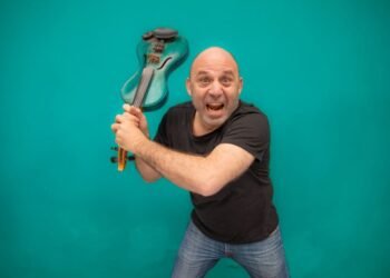 Edu Schmidt llega a Santa Fe con un show íntimo y versátil: clásicos de Árbol, canciones nuevas e instrumentos poco convencionales