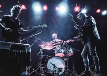 The Police Men en Tribus