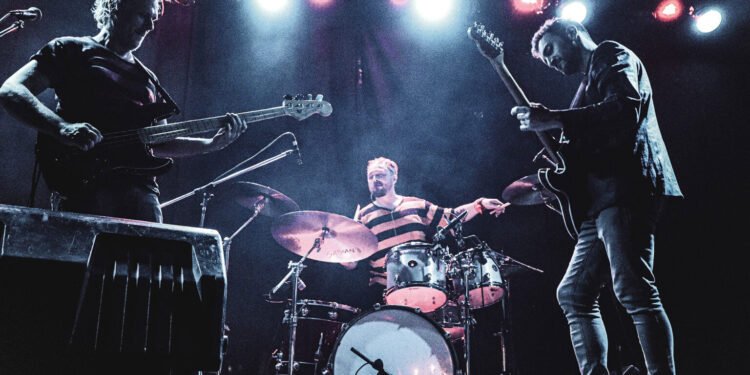 The Police Men en Tribus