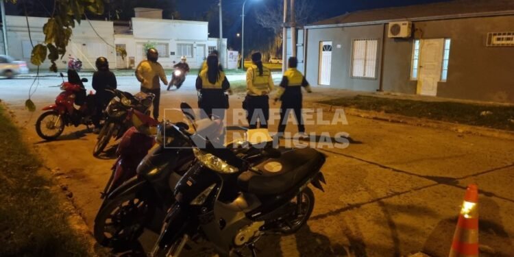 Controles nocturnos y escapismo en motos entre los barrios Mosconi y Fátima