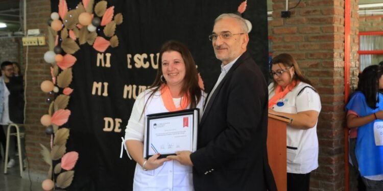 Calvo participó del acto del 40º aniversario de la «Escuela Juan Domingo Perón»