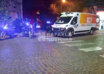Fuerte accidente en barrio 30 de Octubre: un motociclista fue hospitalizado
